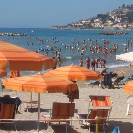 Casa Marina Ligurien Arma Di Bei Sanremo * تاجيا